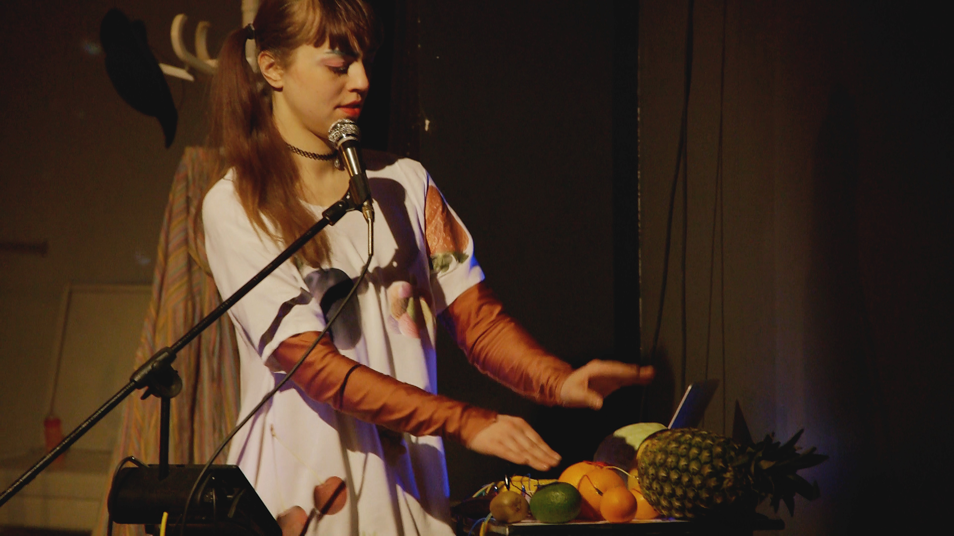 Skats no Ditas Balčus teātra izrādes "Vai pagaršot?" // Foto – Zigmunds Ziemelis